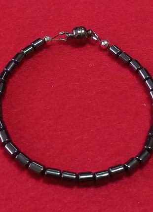 Браслет - гематит на магнитной застёжке.