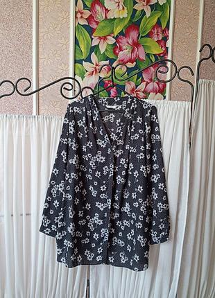 Красива чорно-біла блуза в квітковий принт george.