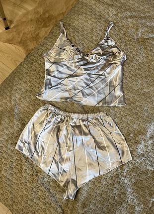 Пижама женская атласная набор для сна с шортиками классная практичная