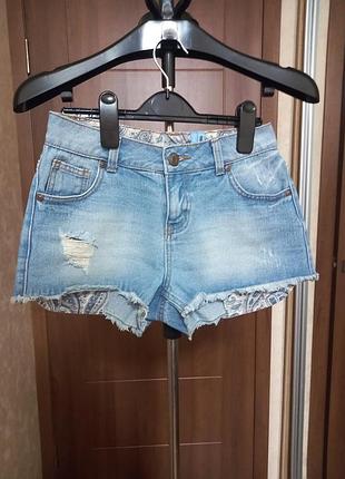 Джинсовые шорты