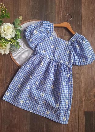 Невероятно красивое платье на 6-7р