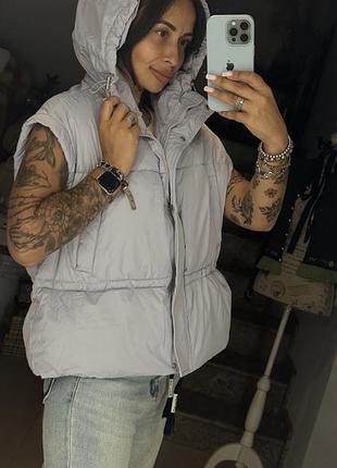 Трендовий жіночий жилет жилетка