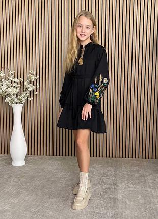 В наявності неймовірно гарна та ніжна сукня  на рукавах вишивка  пояс в комплекті  можна носити з поясом і без  тканина костюмний креп