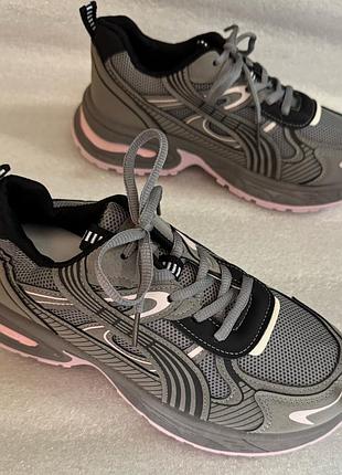 Кросівки гарної якості