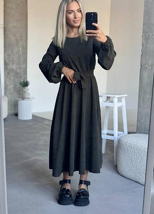 Вельветовое длинное платье с поясом цвет хаки