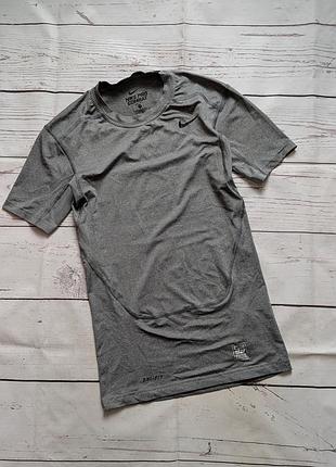Спортивная футболка от nike