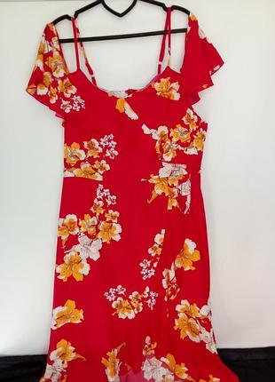 Сукня.
красный цвет, цветочный принт.