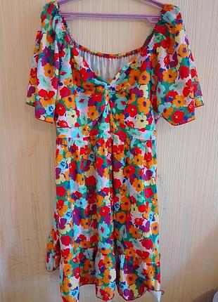 Яскрава сукня батал