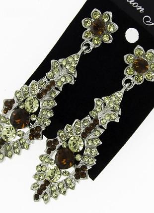 Серьги № 1009 с цветочками и стразами двух цветов .