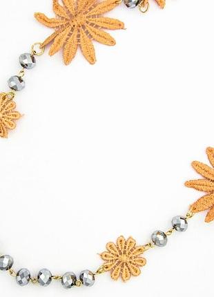 Подвеска № 856 с оранжевыми цветочками и вставками серого цвета.