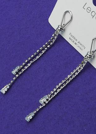 Серьги №749 длинные с белыми камнями от производителя .