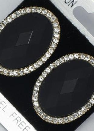 Серьги №2028 черный овальный граненый камень ,украшенный белыми мелкими стразами