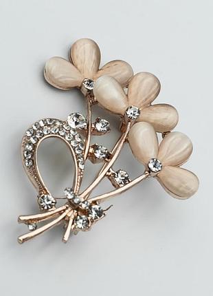 Брошка no385 квіти зі вставками кольору шампань від виробника.