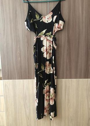 Відверта чорна літня сукня з красивою спинкою