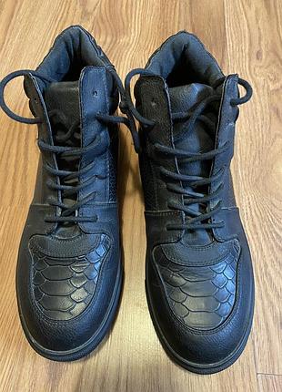 Високі кеди reserved