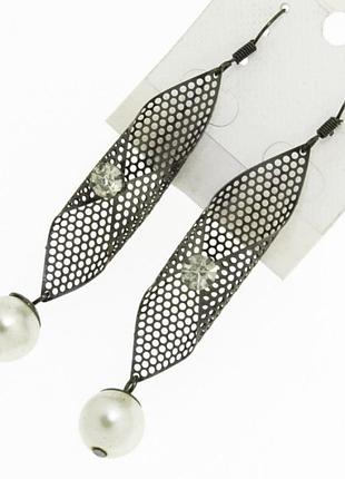 Серьги № 996 ажурные с белой жемчужиной .