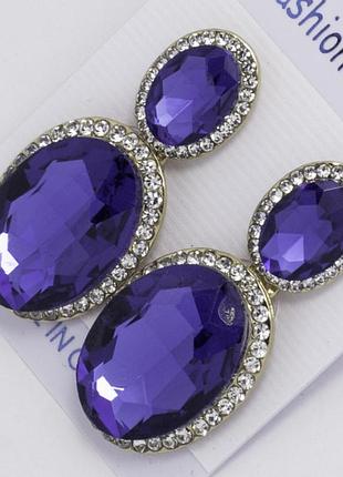 Серьги № 871 с синими овальными камнями и белыми стразами на основе под золото.