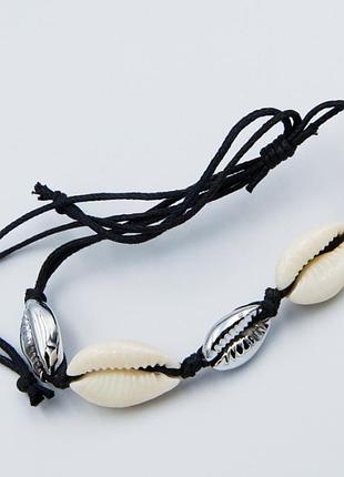 Браслет №545 с ракушками двух цветов .