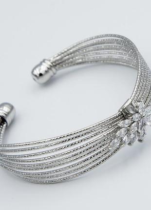 Браслет №523 жесткий белого цвета .