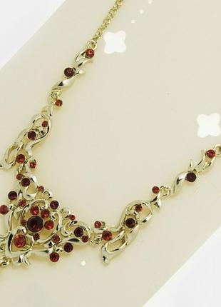 Кольє no 198 ажурне з червоними стразами на металі під золото.