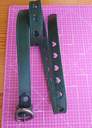 Пояс ремень зеленый кожаый сердечки и пряжка металл серый. дешево