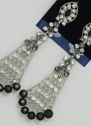 Серьги №250 черные стразы на белой сеточке