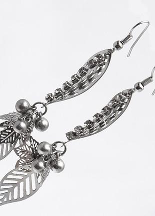 Сережки no1546 білі оригінальний дизайн.