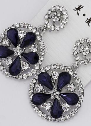 Сережки no 829 квіточки із синіми каменями та стразами.