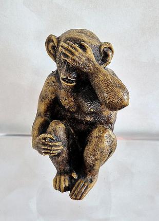 Статуетка мавпа нічого не бачу