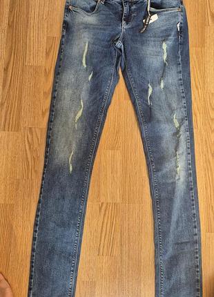 Крутые новые джинсы