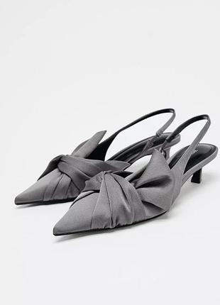 Серые туфли из ткани zara