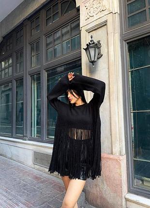 Светр з довгою бахромою