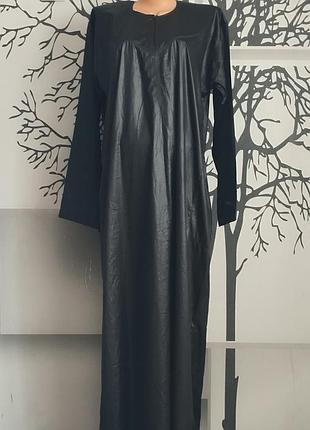 Длинное атласное женское платье