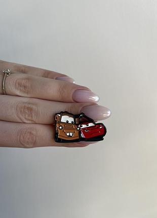 Пін значок металевий брошка блискавка макквін і мейтор — дружба на колесах!
