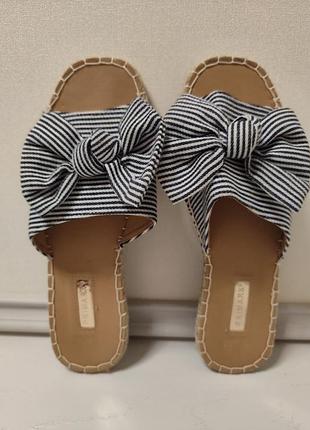 Летние женские шлепанцы с бантами
