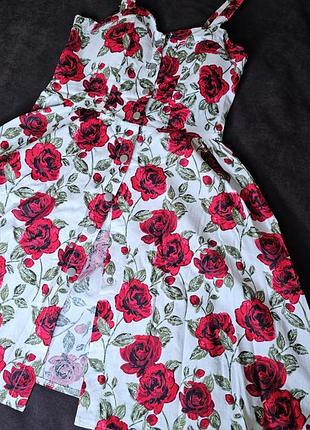 Платье с розами