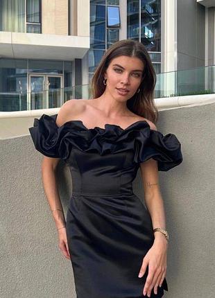 Платье с рюшами вечернее