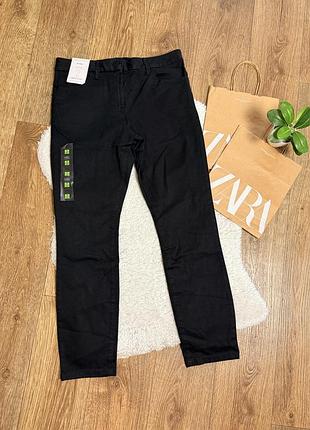 Чорні джинси скіні