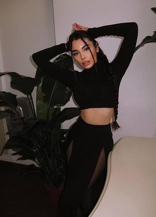 Костюм. облягаючий кроп-топ та спідниця з розрізом, чорного кольору