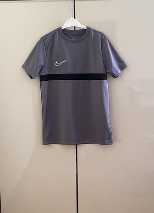 Спортивна футболка nike dri-fit 134-140 розміру