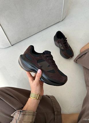 Кросівки в наявності