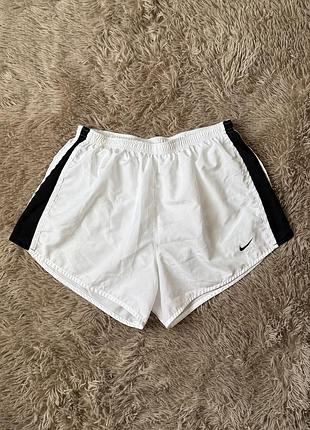 Оригінальні жіночі шорти nike