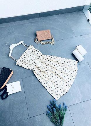 Платье boohoo с этикеткой