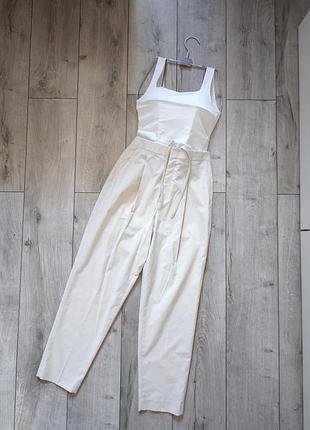 Бежевые брюки бананы высокая посадка