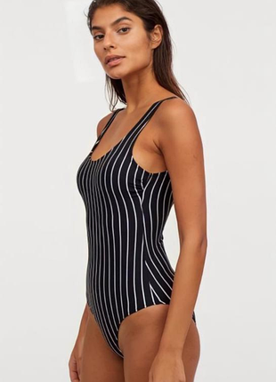 Класснагожный купальник,бирочка срезанная двойная ткань есть чашечки и поддерживающая тканевая ткань под грудь очень классная в состоянии нового.