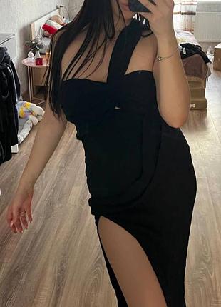 Сукня з розрізом м