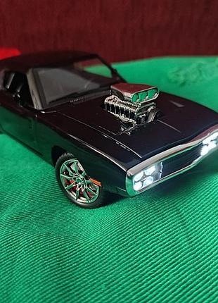 Dodge charger 1970 (1:24) форсаж — металева колекційна модель\іграшка, має всі функції, світло, звук, поворот коліс з кермом, все відчиняється