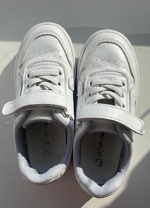 Білі кросівки на хлопчика apawwa