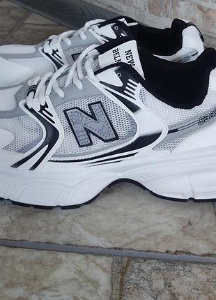 Кросівки чоловічі.