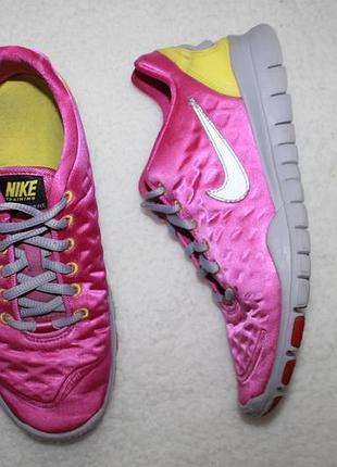 Мегакруті кросівки nike 36,5 розміру по устілці 23 см.